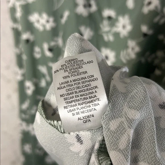 Derek Heart Sage Green Floral Flutter Sleeve Empire Waist Street Length Dress 1X - Picture 11 of 12